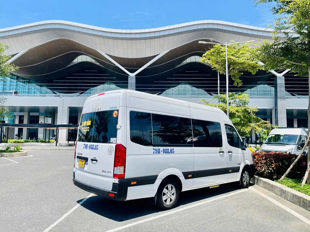 Xe đưa đ&oacute;n san bay Cam Ranh Nha Trang